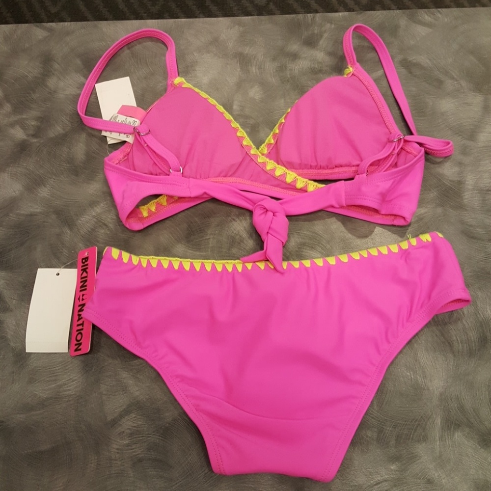 Bikini - Picture 2 of 2
